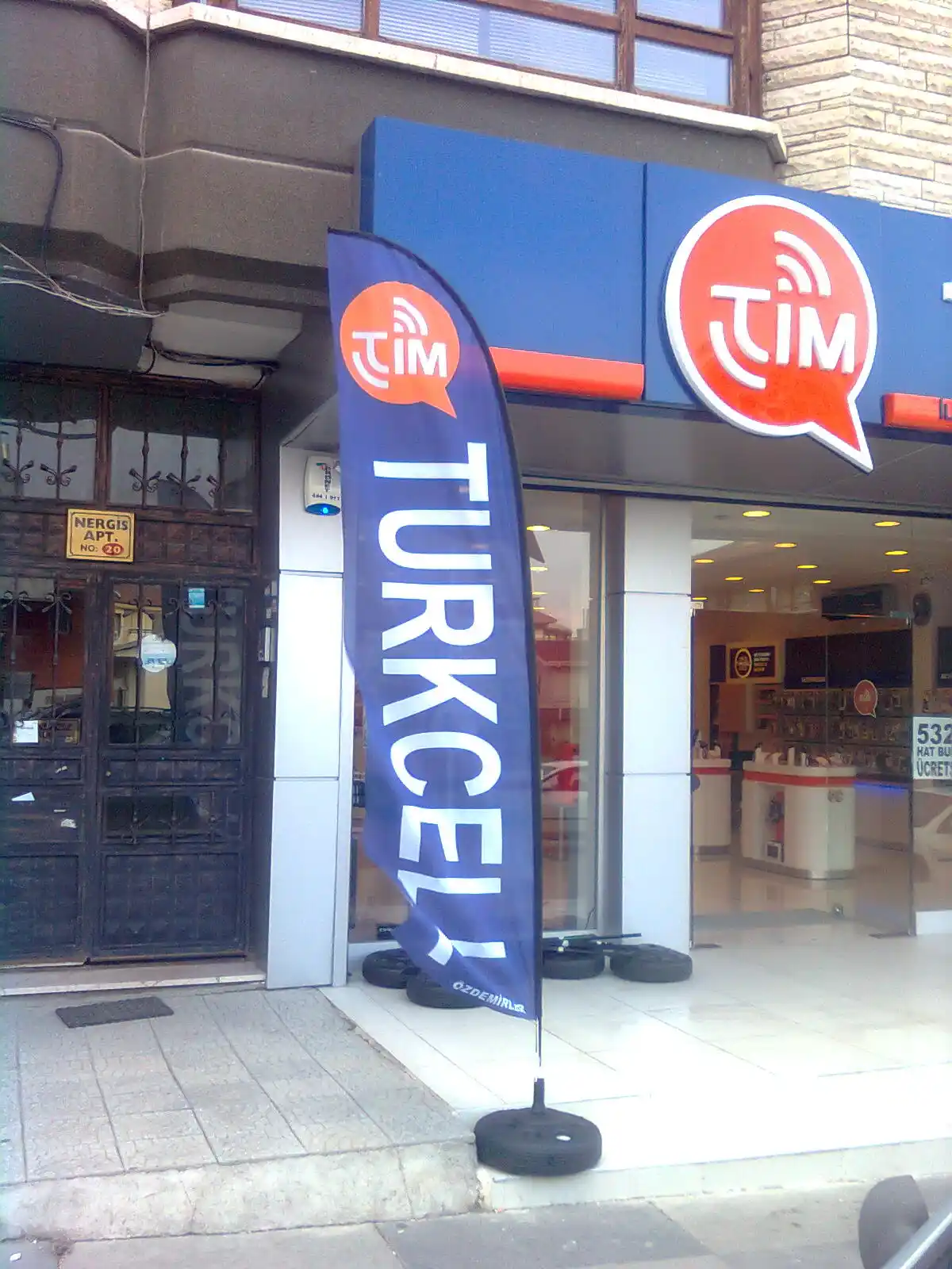 Cep Telefoncu Olta Bayrağı-41